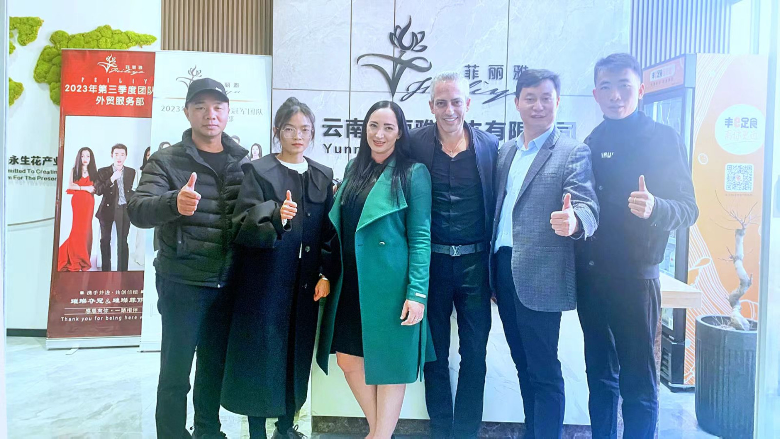 接待结束后合影